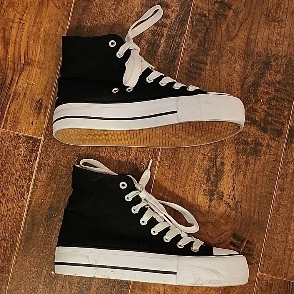 SZ 5 Black Platform High-Tops